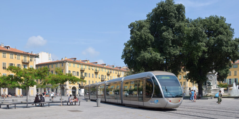Tramway de Nice, ici sur la place Garibaldi (Nice, Alpes-Maritimes, France)